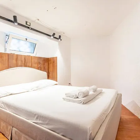 Guesthost - L'oblo - Lovely In