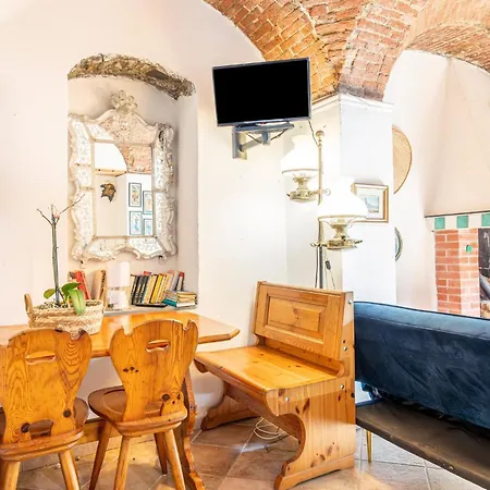 Guesthost - L'oblo - Lovely In