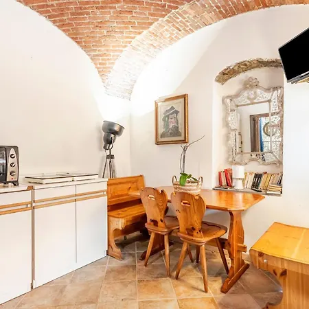 Guesthost - L'oblo - Lovely In Apartament