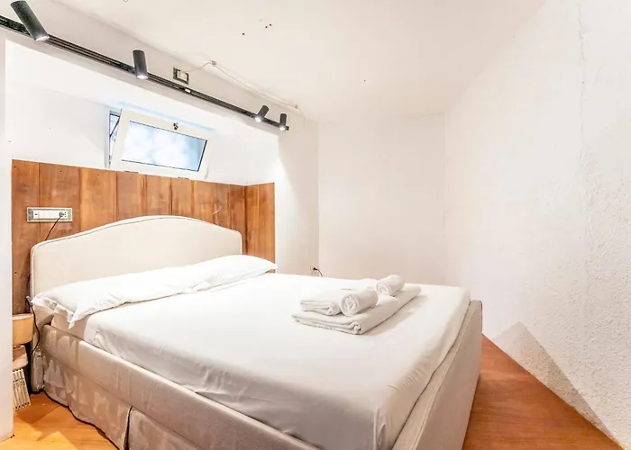 Guesthost - L'oblo - Lovely In